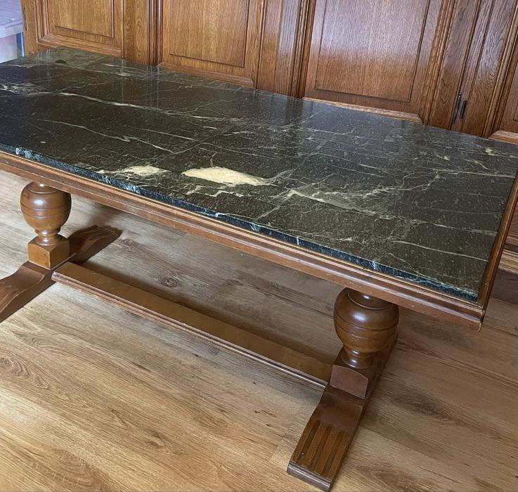 Ława drewniana z blatem marmurowym