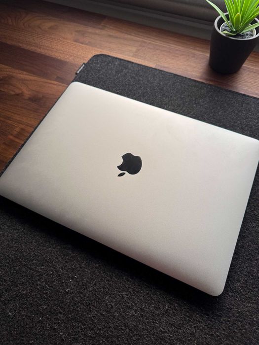 Macbook Air M1 Apple