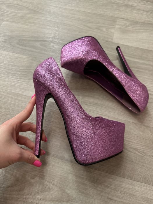 Підбори каблуки туфлі стріпи