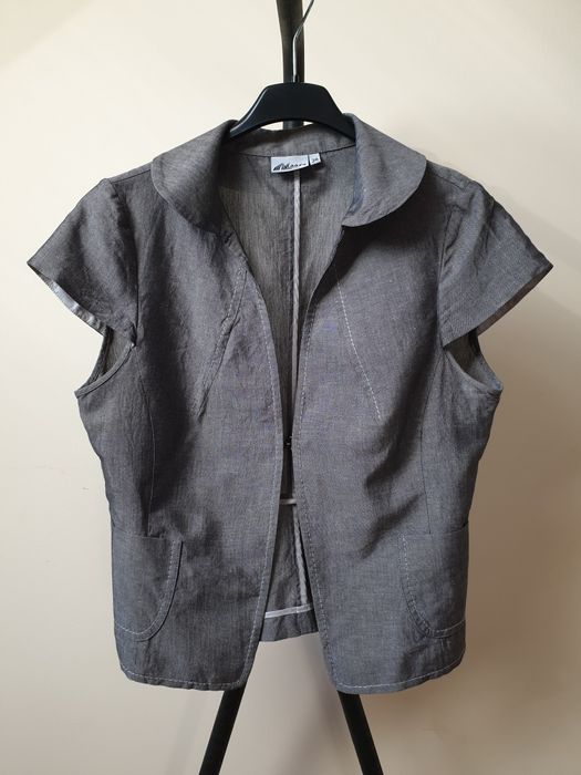 Kamizelka z kieszeniami i kołnierzem