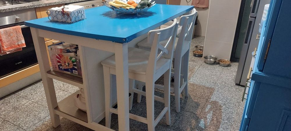 Vendo móveis em bom estado.