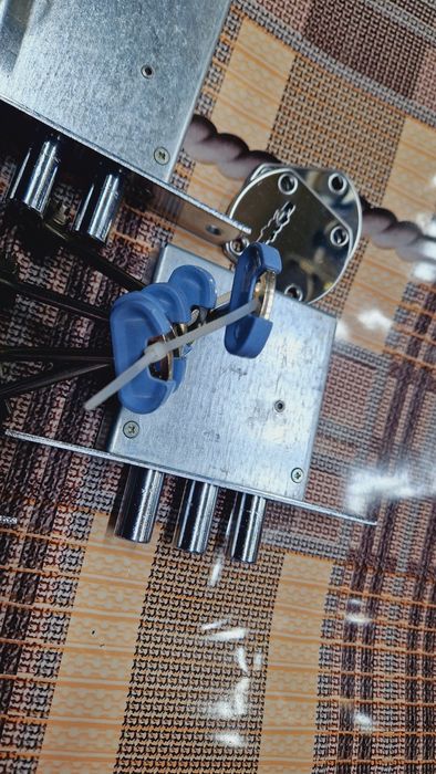 Врезной замок для сейфа, калитки , металлических дверей.  Качество!