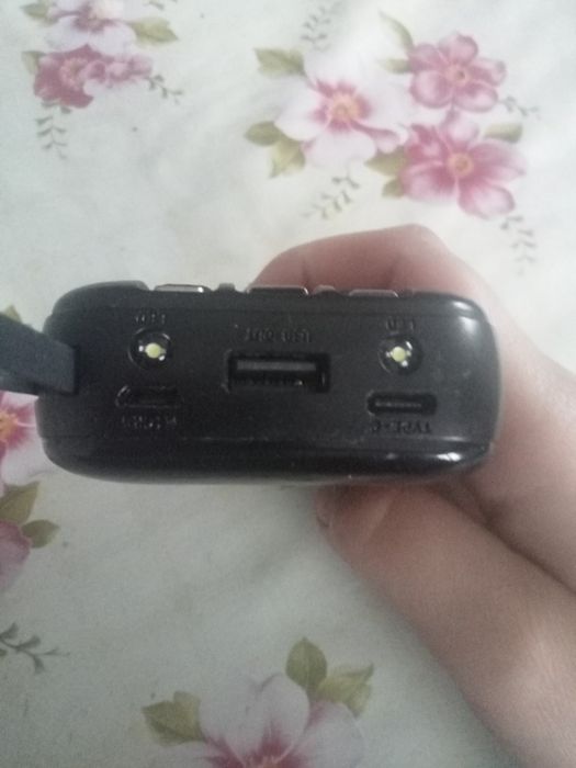 павербанк з зарядним