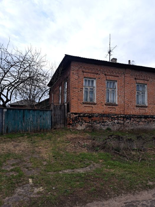 Пів будинку  вул.Поштова10