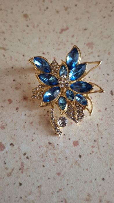 Broszka damska Nowa.