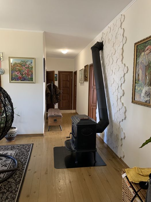 Будинок. Карпилівка. Басейн. Газове і твердопаливне опалення