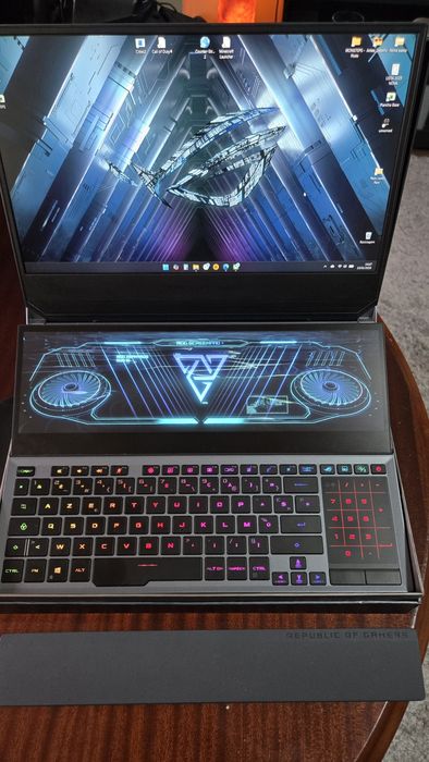 ASUS ROG Zephyrus Duo 15 | RTX 2070 Super | 32GB RAM | 2TB SSD | 300Hz