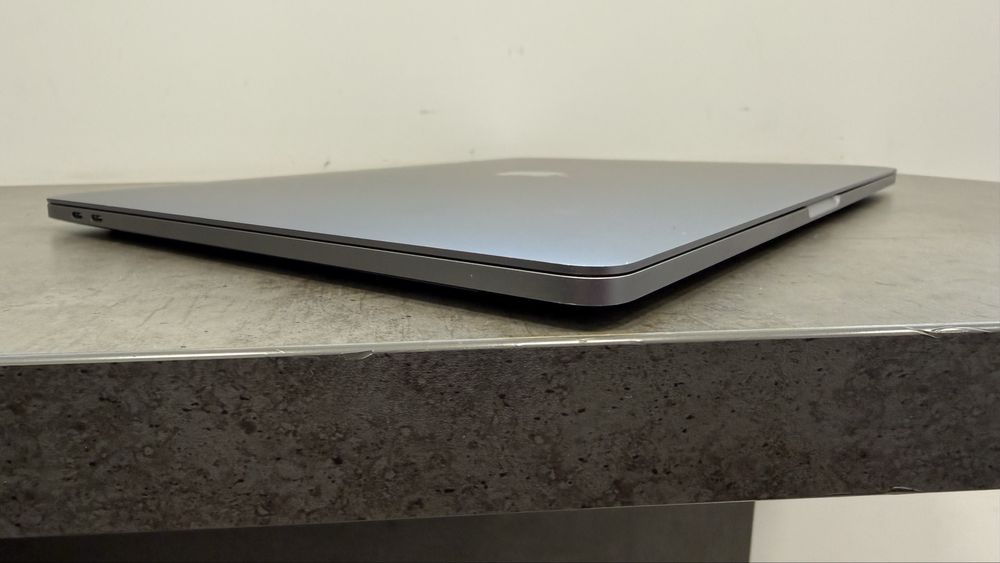 Apple MacBook Pro 16" 2018 Intel i7 16GB 512GB SSD