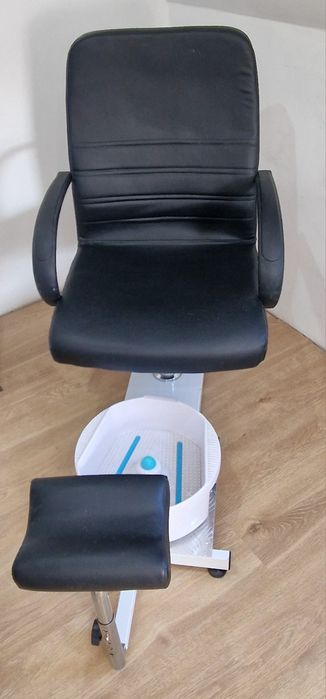 Fotel do pedicure z masażerem