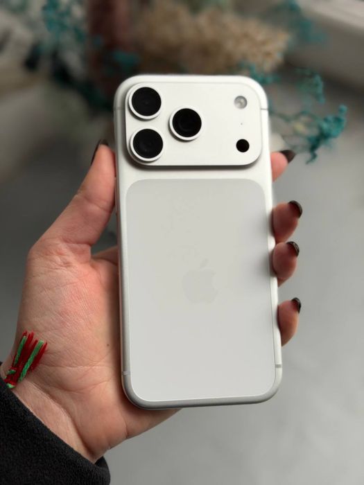 Apple iPhone 17 Pro 512GB Silver. Neverlock. Esim