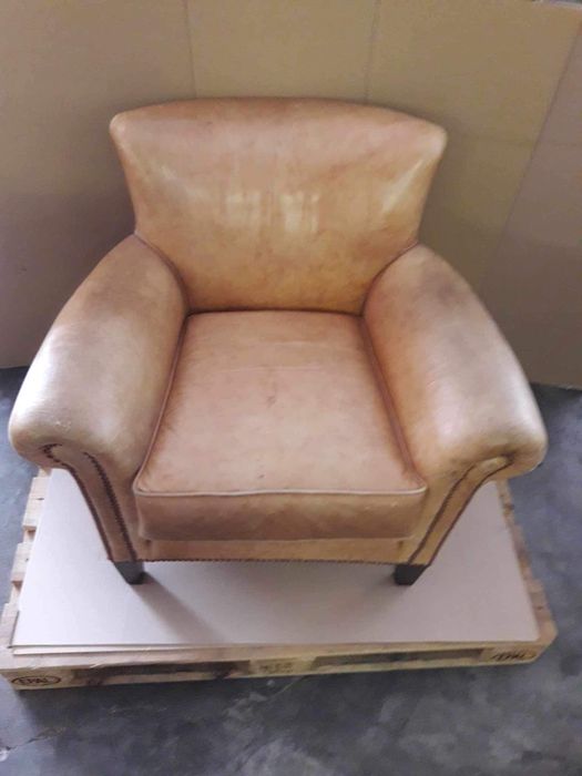 Cadeirões em pele (vintage)