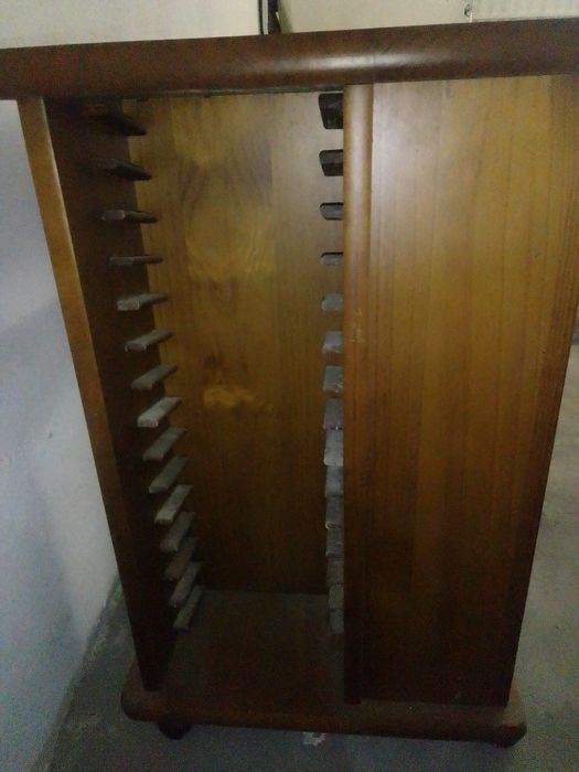 Móvel TV com prateleiras para CDs.-REBAIXA DE  PRECO