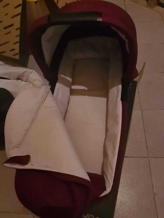 Carrinho Bébé marca NUNA + ovo JOIE e base isofix