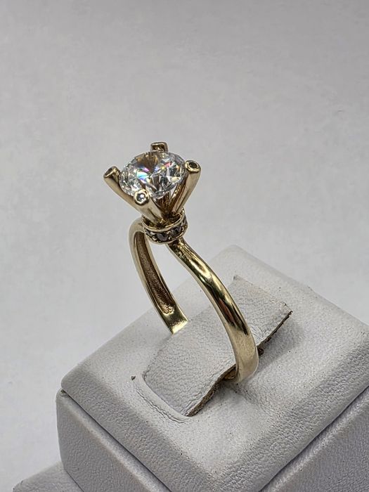 Золота каблучка 585