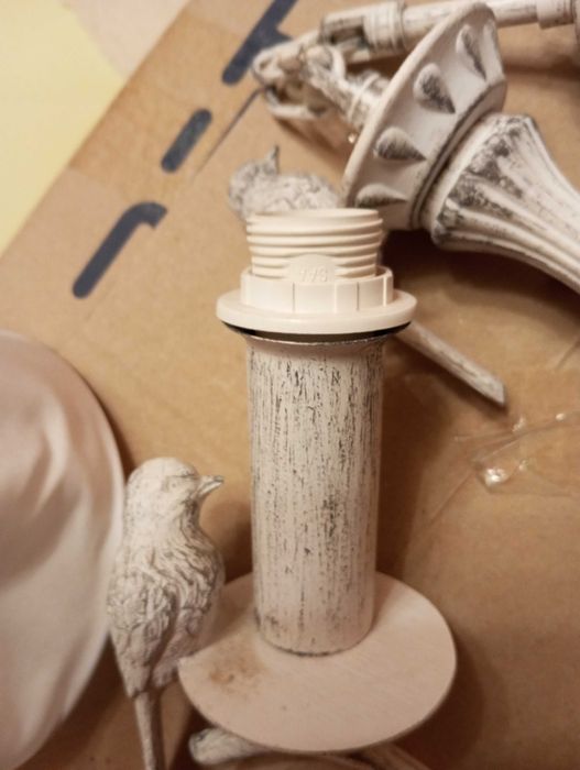 Продам люстры и бра.