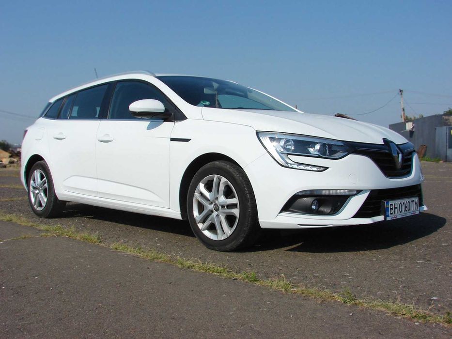 Свежепригнанный Renault Megane 2018 год (1.5 dCi, механика 6-ст)
