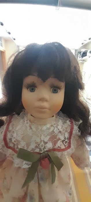 Boneca de loiça - 40 cm, vestido de flores