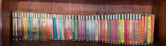 Lote 65 Livros Coleção Vampiro - Livros do Brasil (Clássicos Policiais)