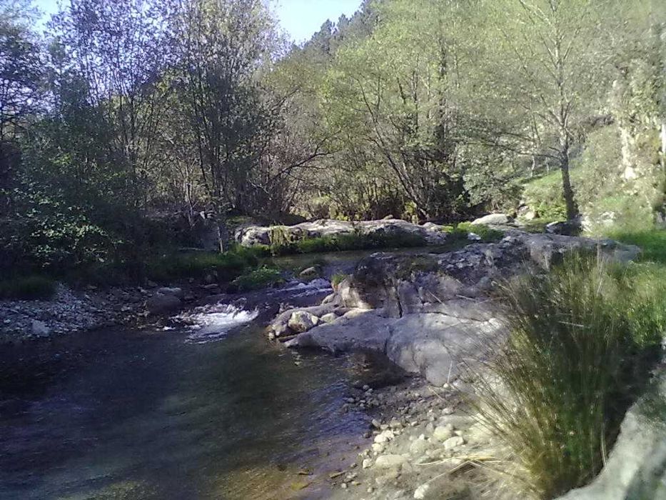 Casa em pedra para recuperar em aldeia