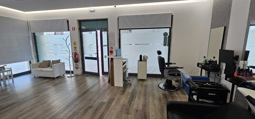 Trespasse de Salão de Cabeleireiro e Estética em Pleno Funcionamento – Oeiras (Junto à Nova Câmara)