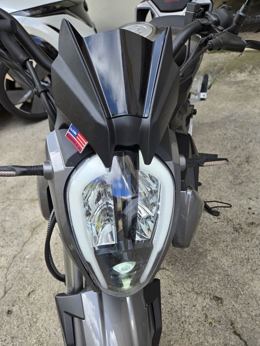 UM 125cc 2022 de garagem