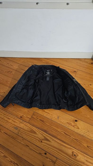 Blusão Harley Davidson em pele para mota. Com proteções e ventilações.