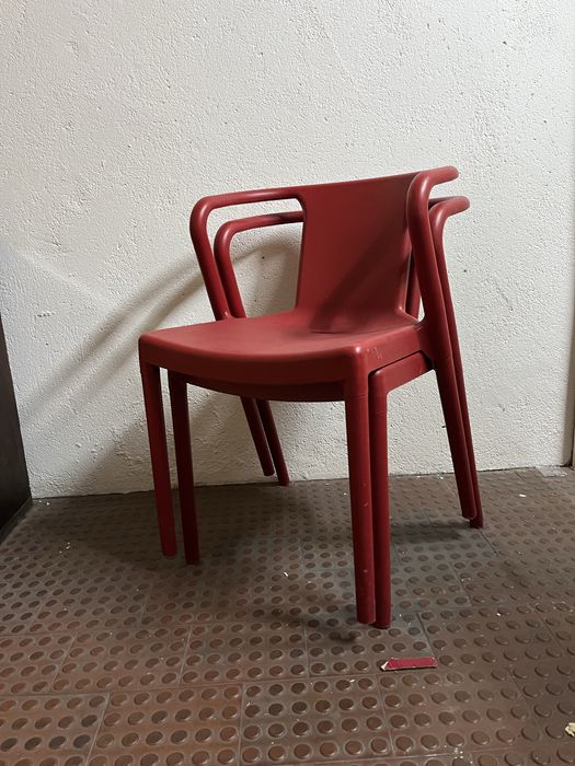 2 cadeiras de esplanada vermelhas