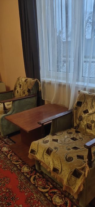 2 кімнати, двір на 2 авто, 2 конвектори.