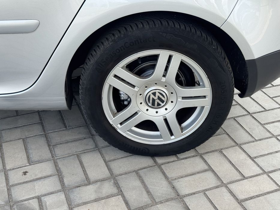 Свіжопригнанний VW GOLF 5 1.6 MPI з Німеччини