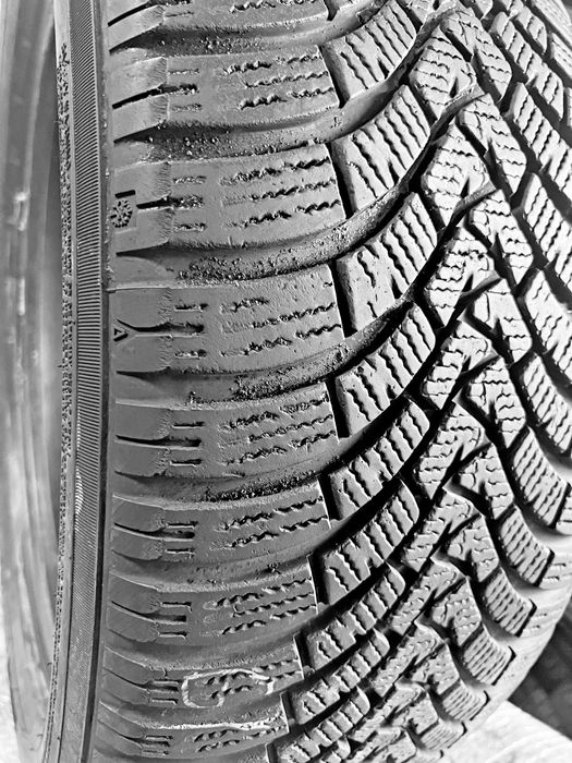 Шини Б/в 245.50.19 пара Falken