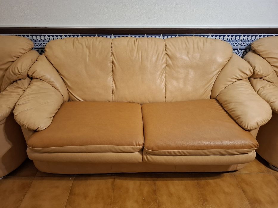 Vendo conjunto de sofás em pele