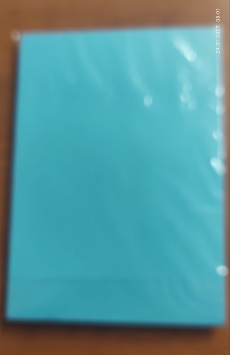 Продаю визитницу и пачку цветной бумаги А-4