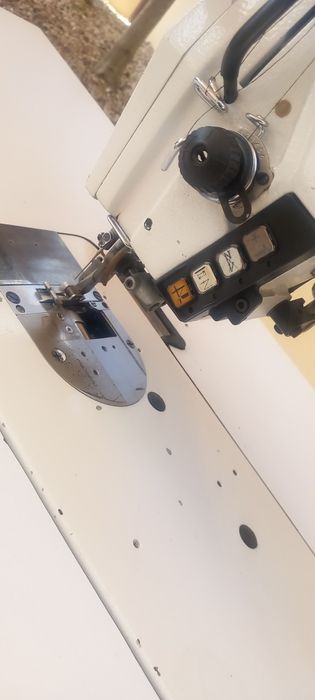 Máquina de costura ponto corrido com faca Lateral