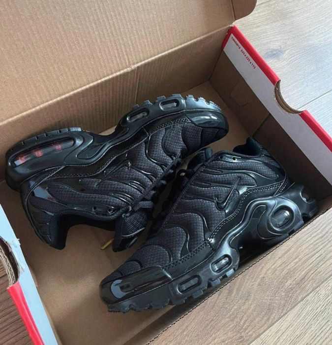 NIKE AIR MAX PLUS cale czarne meskie obuwie TN