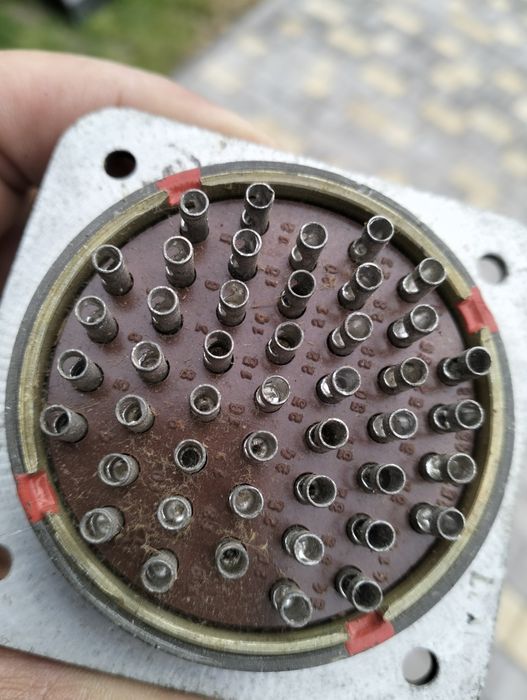 Продам роз'єм... та діоди