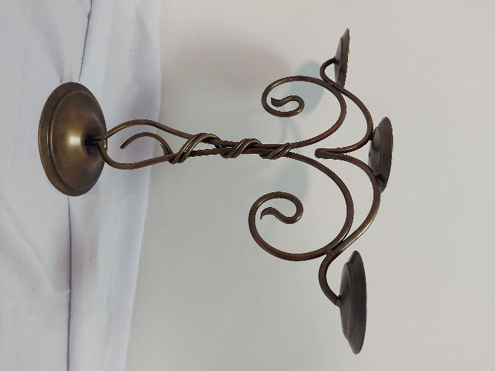 Świecznik metaloplastyka