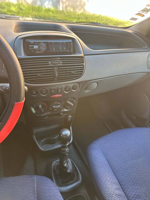 Fiat punto 1.2 60cv 5 portas — photo 2