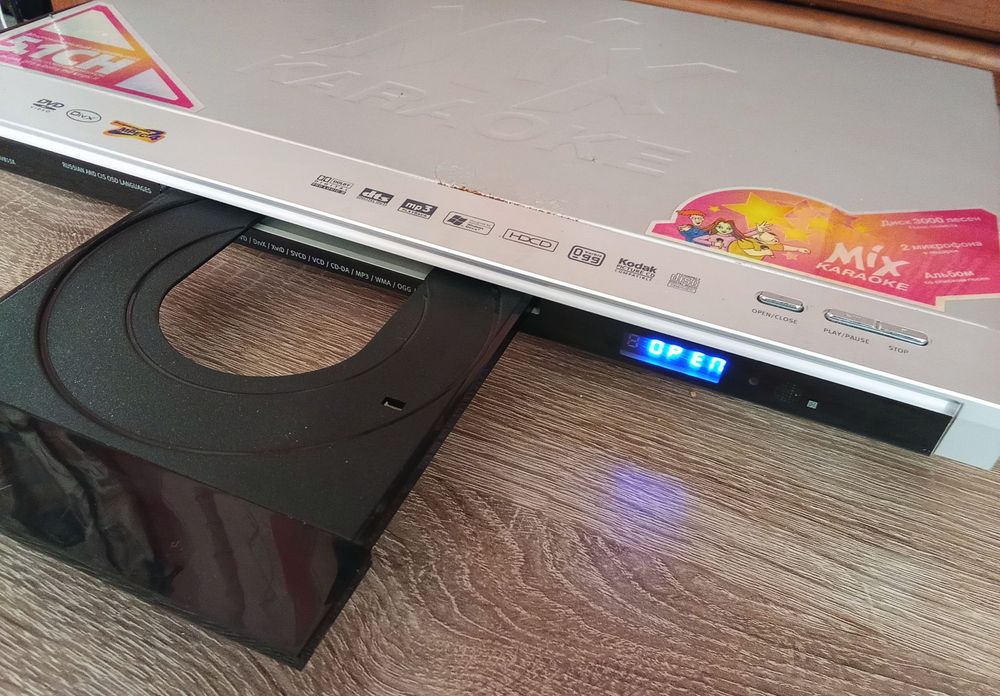 DVD-плеер караоке BBK DV815X