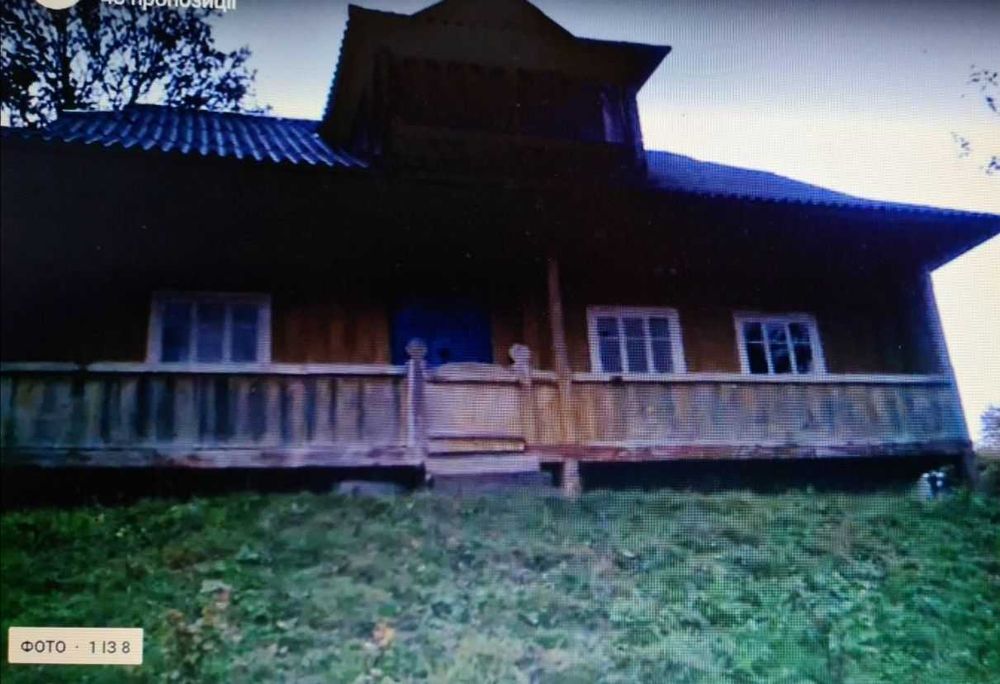 Продам велику земельну ділянку  з будинком  в Карпатах