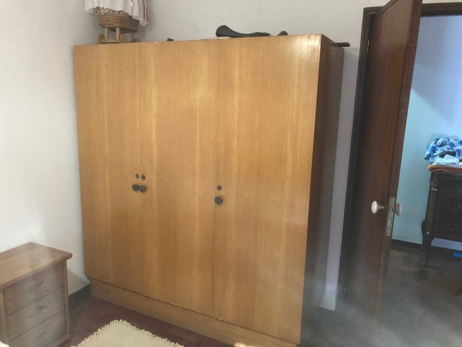 Quarto completo em madeira: roupeiros, cama, secretária Bonfim (Porto)