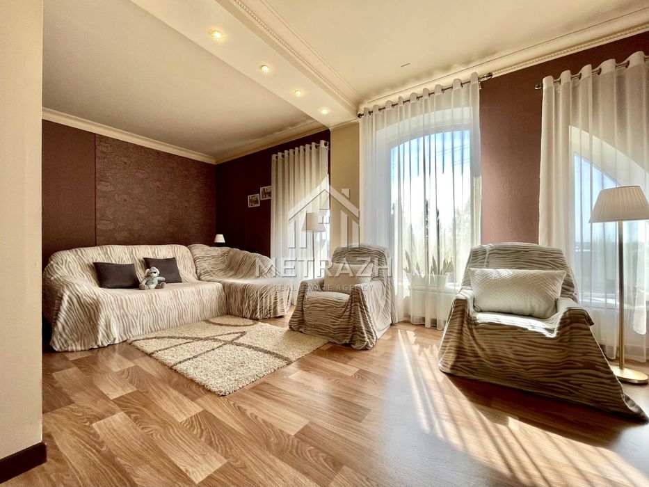 Продам Отличный ДОМ Большая Рогань. Ремонт. Мебель