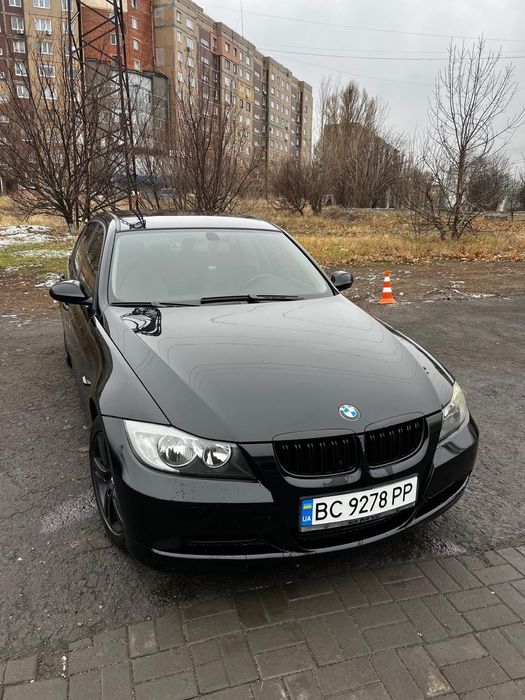 Продам отличный BMW e90
