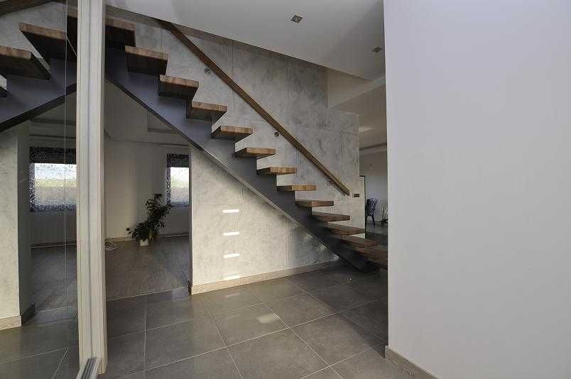 schody wewnętrzne konstrukcja stalowa