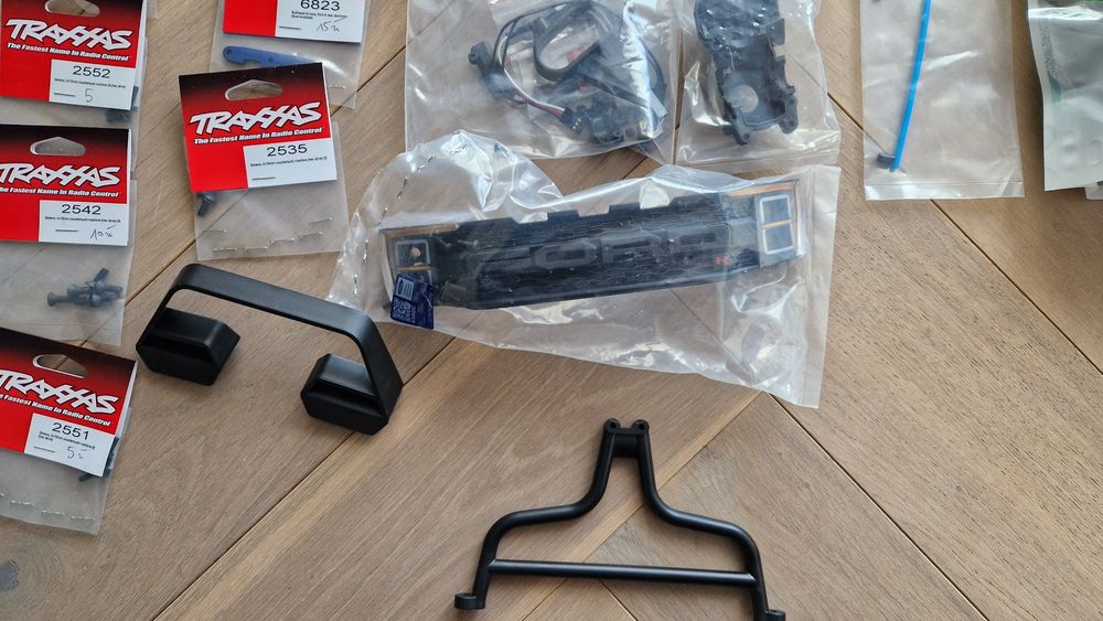 Części do Ford Raptor R Traxxas