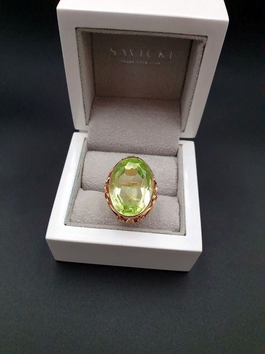 Okazały Złoty Pierścionek zdobiony Oliwinem