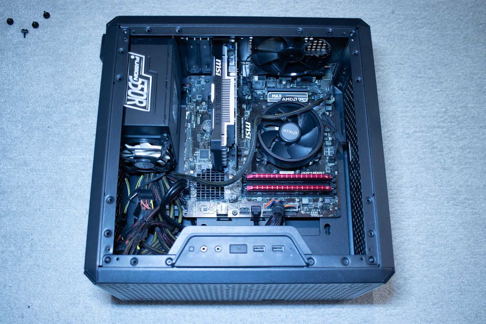 Ryzen 5 2600G | GTX 1650 | 16 GB DDR4 3200 | SSD 256 GB | HDD 1TB