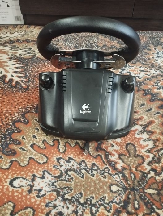 Продам руль Logitech G-25 полный комплект