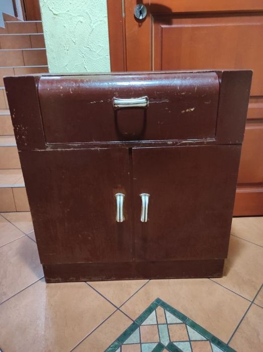 Komoda z czasów PRL