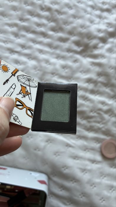 Cienie brokatowe blyszczace catrice nyx