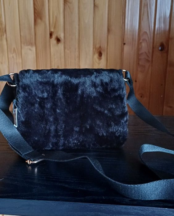 Zimowa czarna torebka futerko-nowa